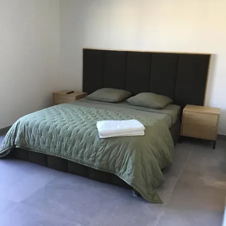 La De La Villa Mauguio