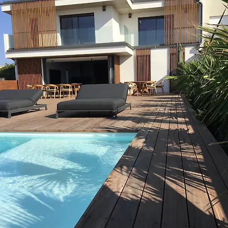 La De La Villa *