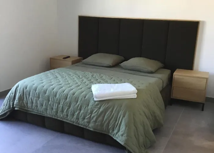 La De La Villa Mauguio