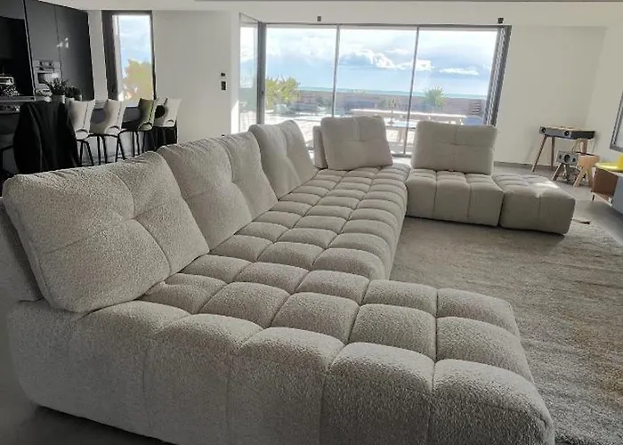 La De La Villa Mauguio